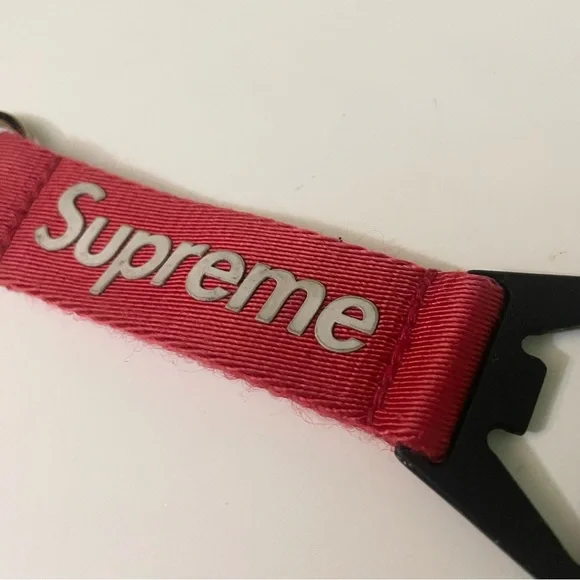 Supreme Webbing Keychain Red Logo Accessory - Picture 4 of 15